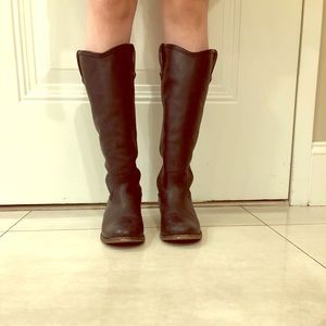 Size 7.5 Frye tall boot!